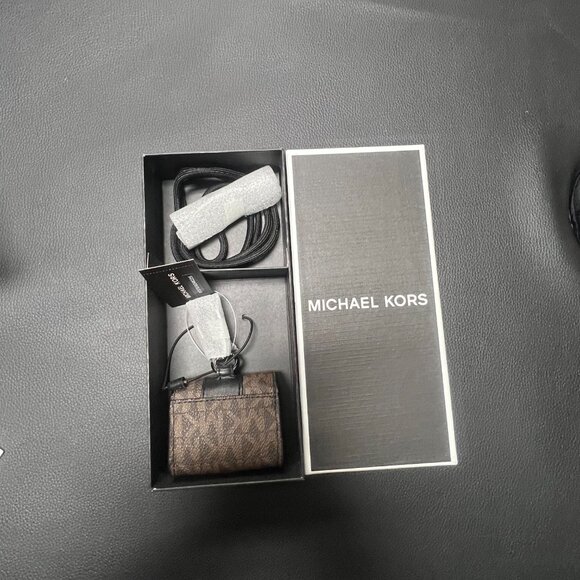 Michael Kors Men Women's Airpods Case Unisex Black with Lanyard Comes With Box - Picture 3 of 4